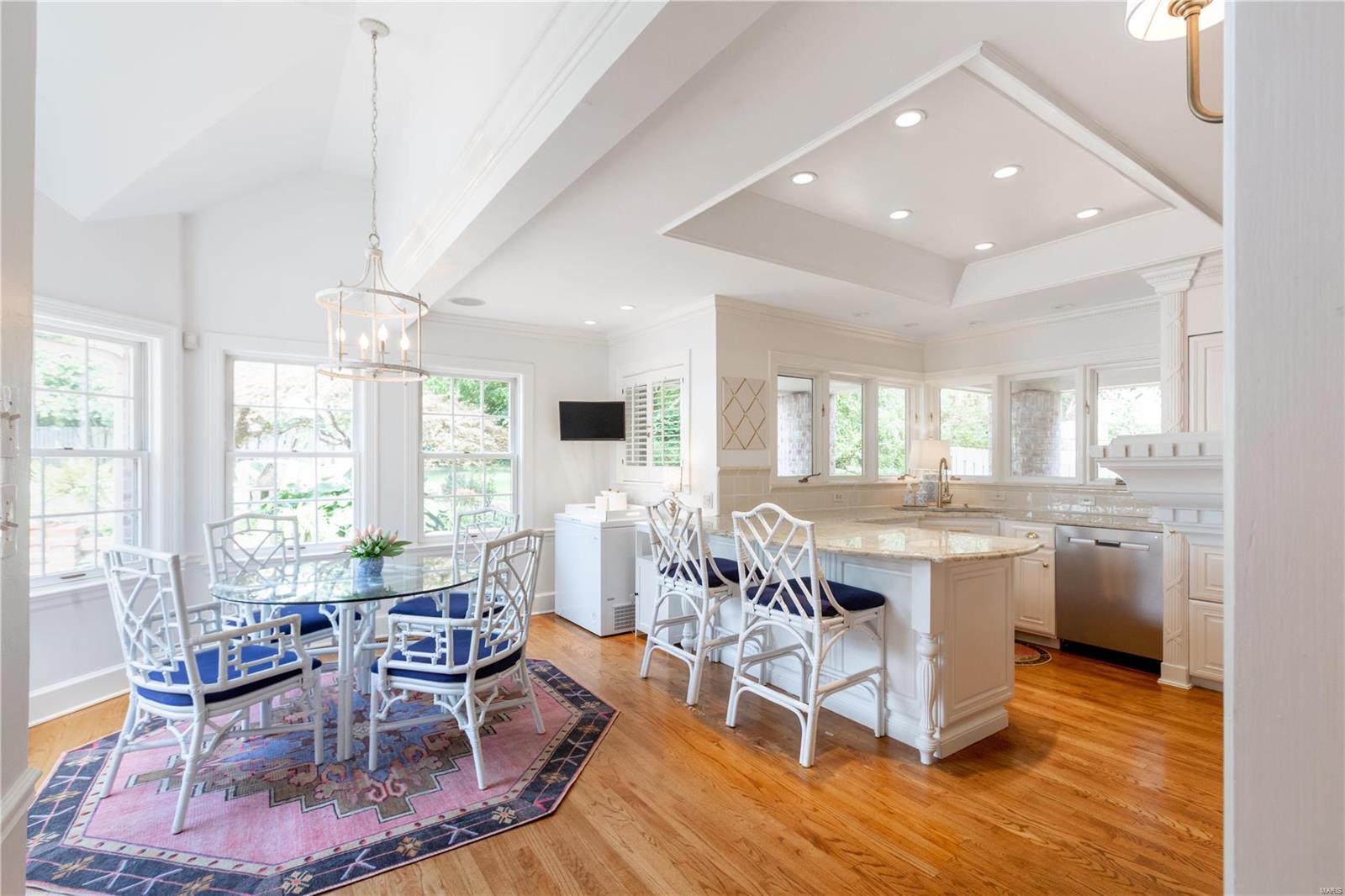 13 Countryside Lane St. Louis, MO 63131 - Photo 8 of 42