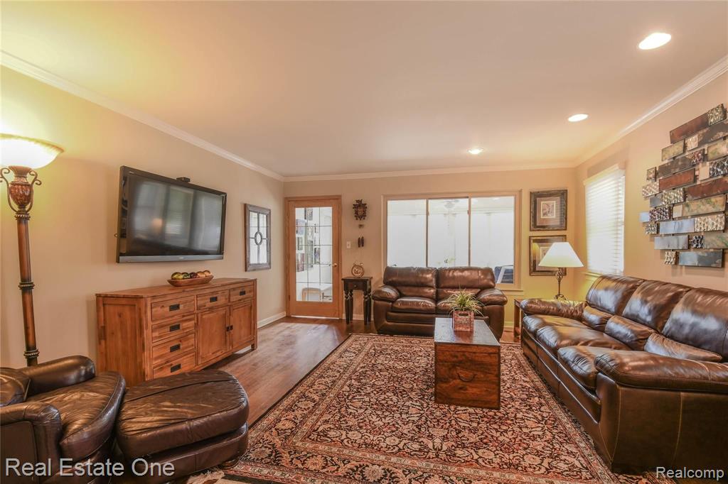 736 Ludlow Avenue Rochester, MI 48307 - Photo 13 of 42