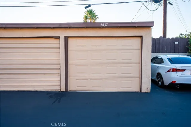 a view of a garage
