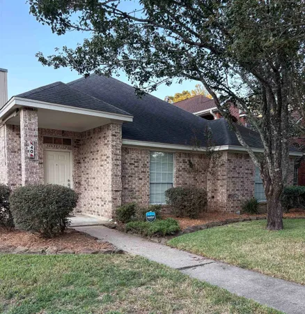 $2,400 | 40 Sandelwood Trail, Beaumont, TX 77706