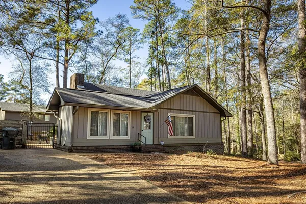 $249,900 | 1004 Fieldstone Drive, Dothan, AL 36303