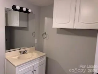 $1,400 | 661 South Grove Street, Lincolnton, NC 28092