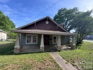 $1,400 | 661 South Grove Street, Lincolnton, NC 28092