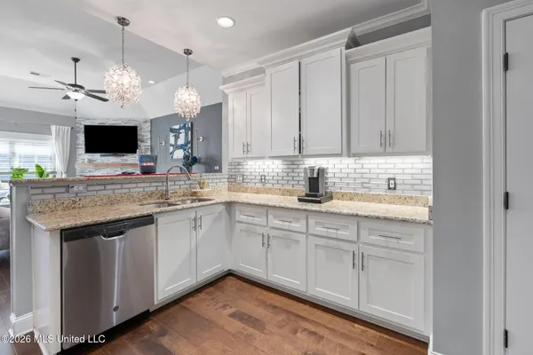 $530,500 | 2123 College Road, Southaven, MS 38672