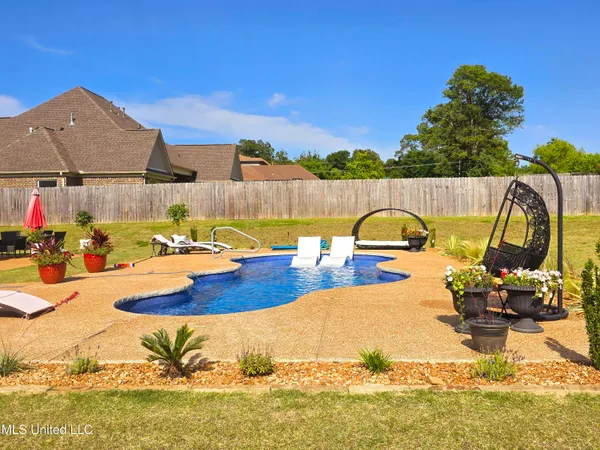 $530,500 | 2123 College Road, Southaven, MS 38672