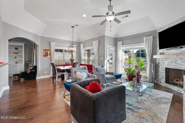 $530,500 | 2123 College Road, Southaven, MS 38672