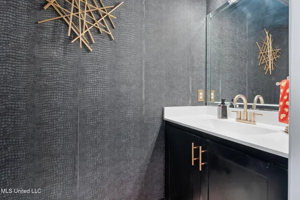 $530,500 | 2123 College Road, Southaven, MS 38672