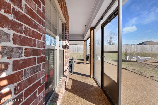 $530,500 | 2123 College Road, Southaven, MS 38672