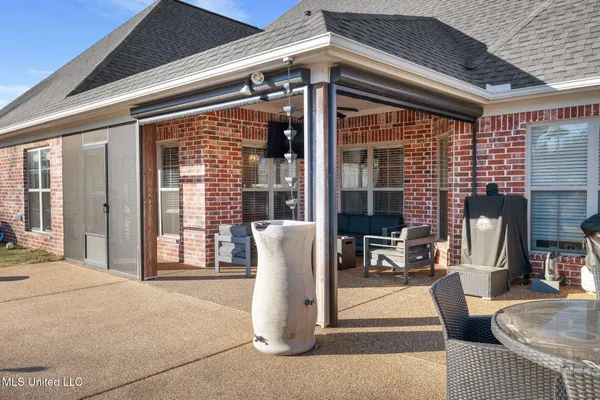 $530,500 | 2123 College Road, Southaven, MS 38672