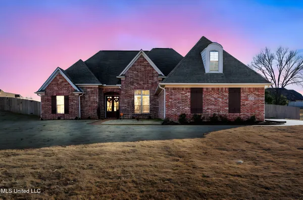 $530,500 | 2123 College Road, Southaven, MS 38672
