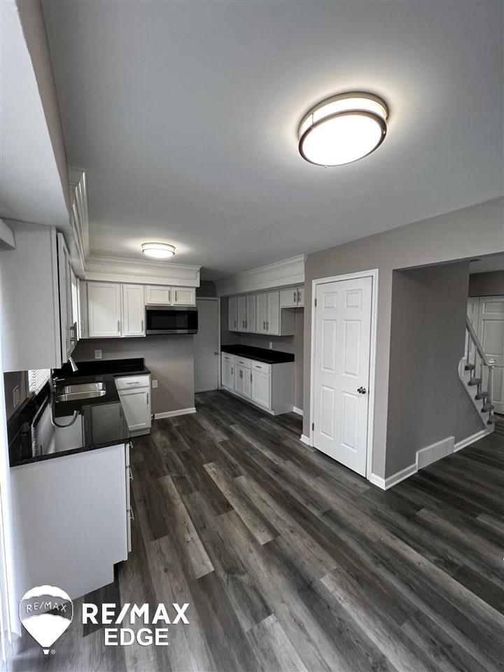 1393 Williamsburg Road Flint, MI 48507 - Photo 5 of 23 50069813-4.JPG