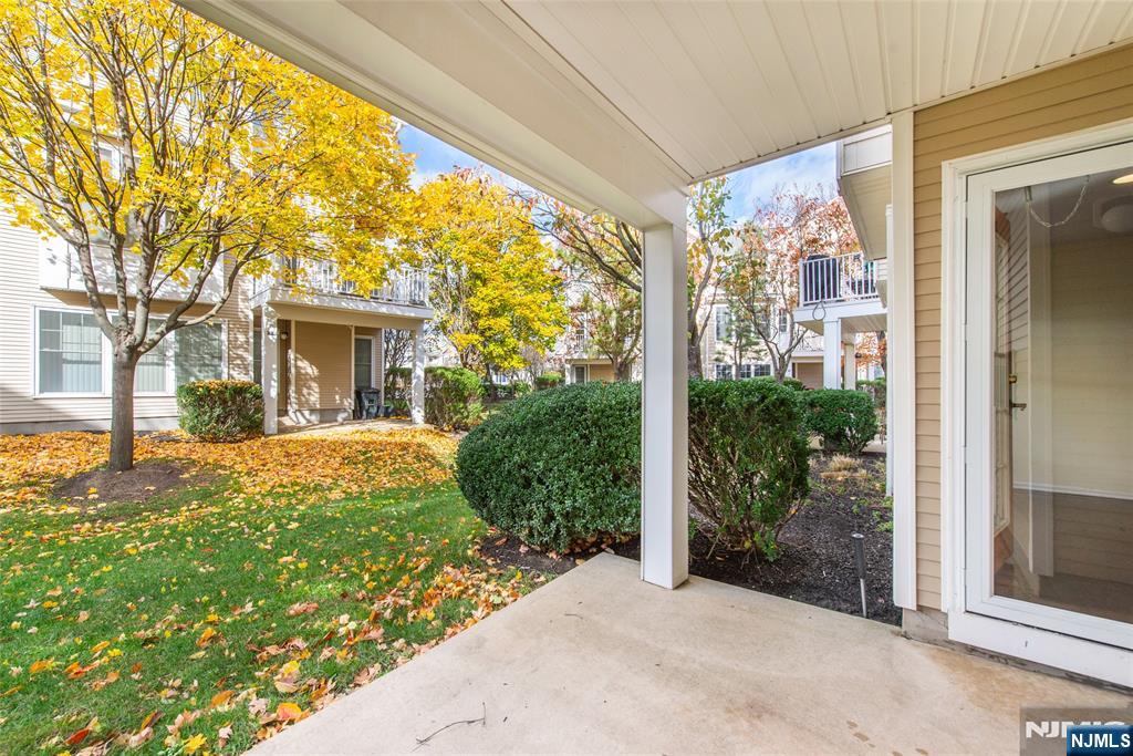 43 South Shore Drive, Unit 81 South Amboy, NJ 08879 - Photo 29 of 30 a front view of a house with garden
