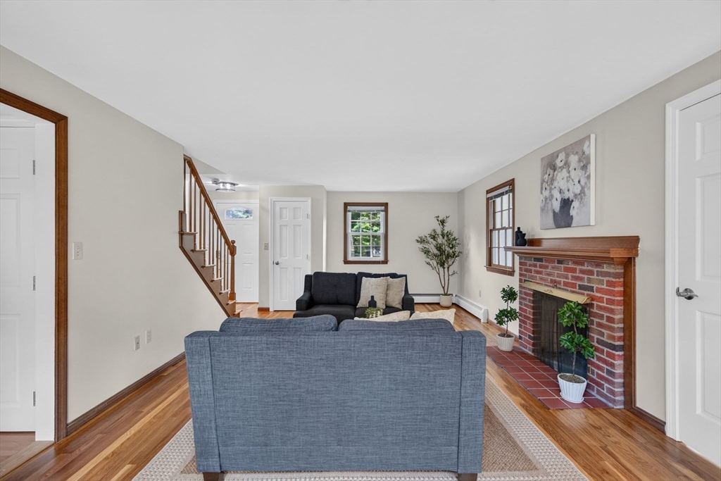 10 Hemlock Road Andover, MA 01810 - Photo 3 of 41
