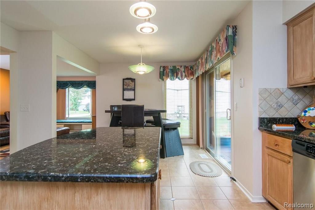 42571 Wimbleton Way Novi, MI 48377 - Photo 12 of 52
