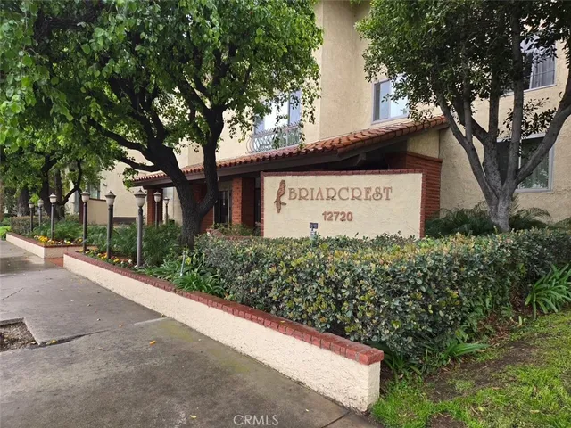 $2,400 | 12720 Burbank Boulevard, Unit 311, Valley Village, CA 91607