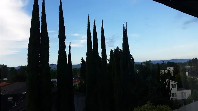 $2,400 | 12720 Burbank Boulevard, Unit 311, Valley Village, CA 91607