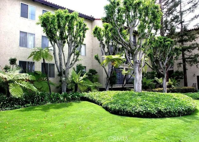 $2,400 | 12720 Burbank Boulevard, Unit 311, Valley Village, CA 91607