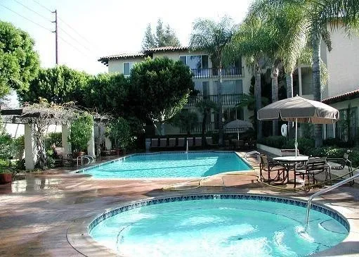 $2,400 | 12720 Burbank Boulevard, Unit 311, Valley Village, CA 91607