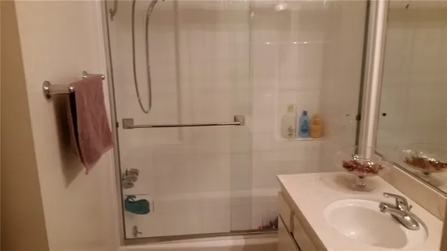 $2,400 | 12720 Burbank Boulevard, Unit 311, Valley Village, CA 91607