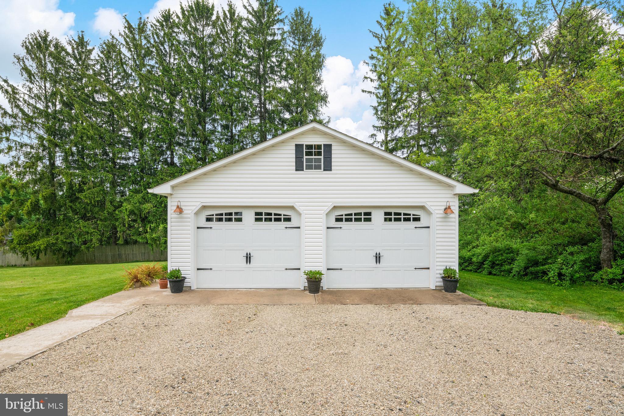 24 Valley Crest Road Lebanon, NJ 08833 - Photo 8 of 49 Oversized Two Car Garage