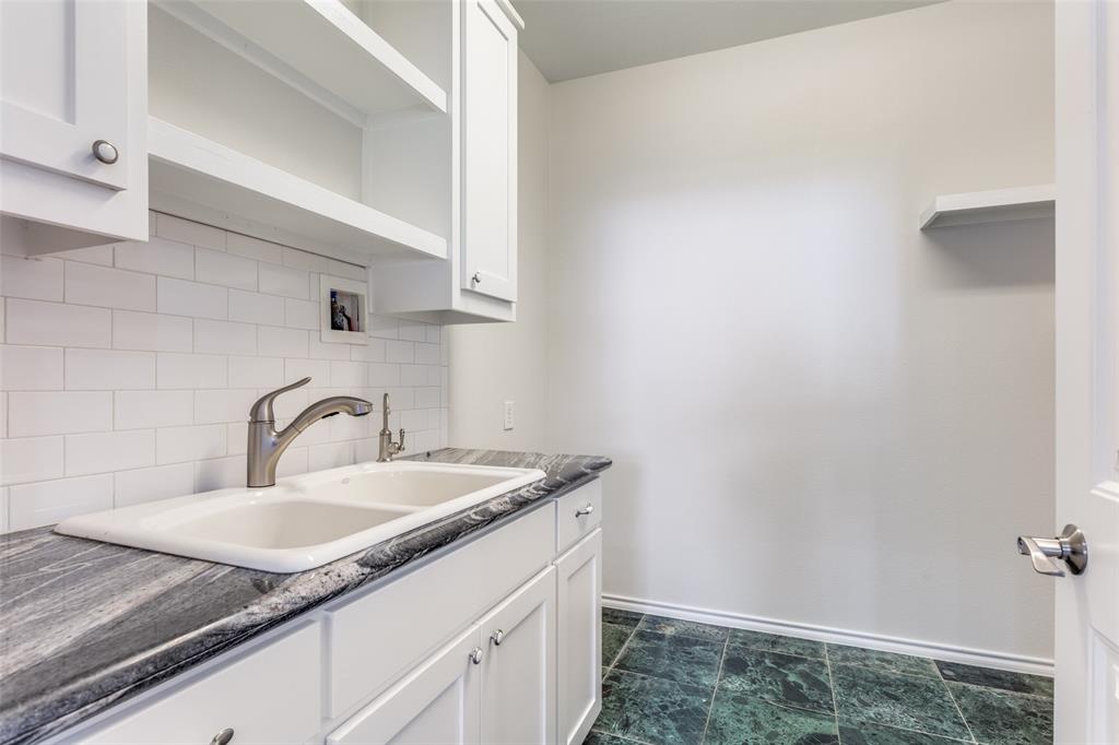 1517 Valley Creek Road Denton, TX 76205 - Photo 21 of 38