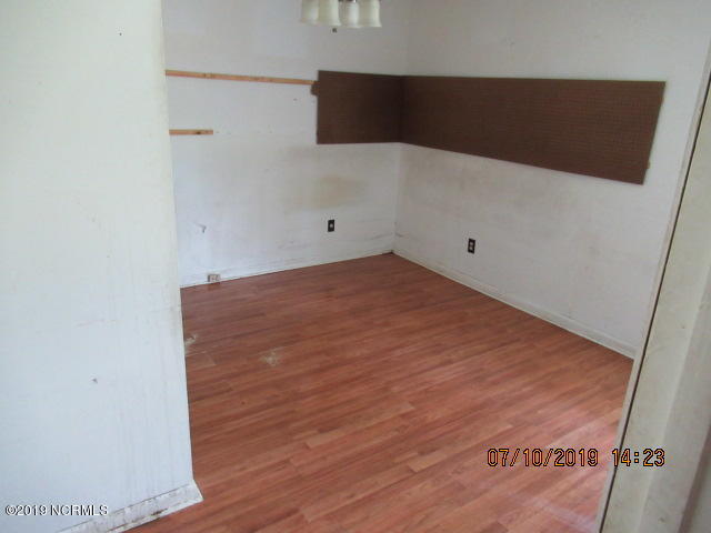 3702 Country Club Road Morehead City, NC 28557 - Photo 11 of 16 Bedroom1