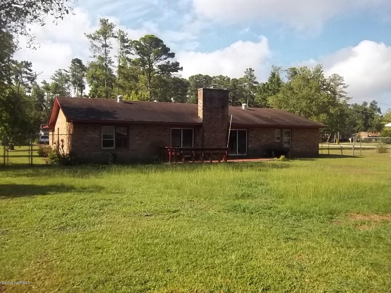 3702 Country Club Road Morehead City, NC 28557 - Photo 2 of 16 Back Yard