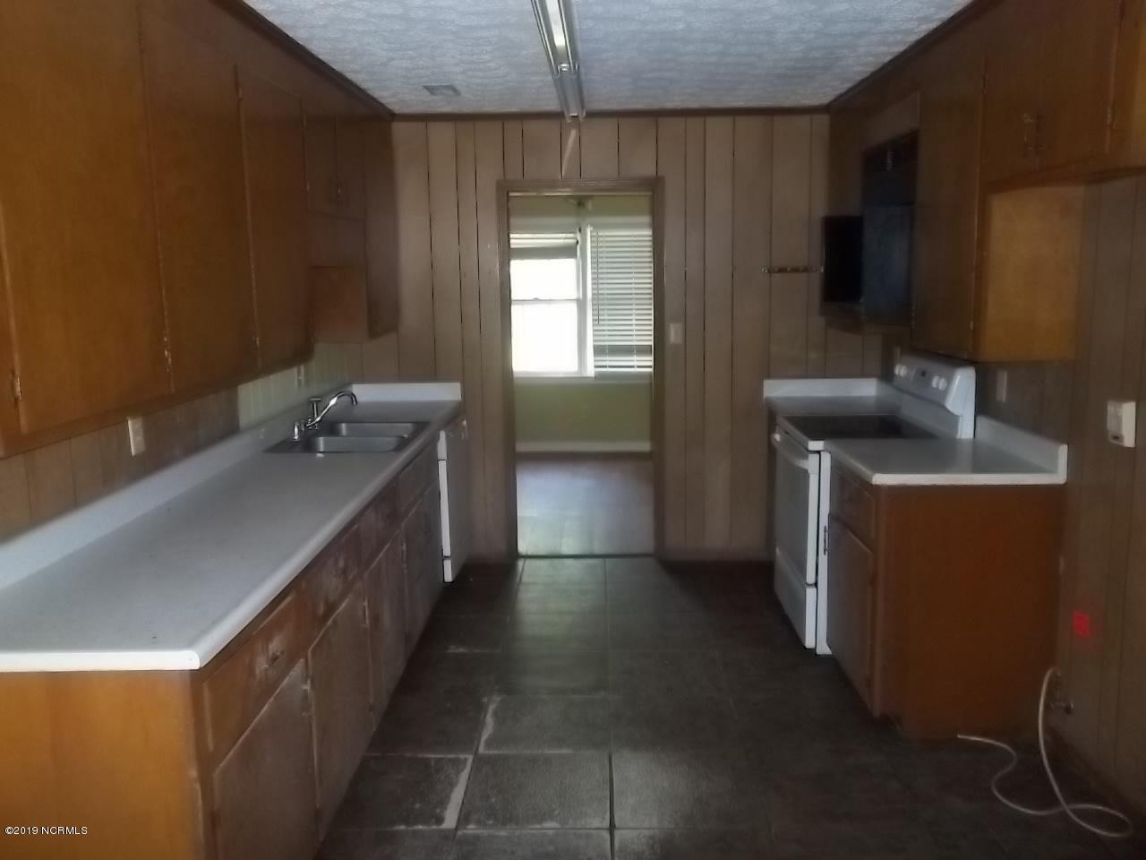 3702 Country Club Road Morehead City, NC 28557 - Photo 7 of 16 Galley-Style Kitchen