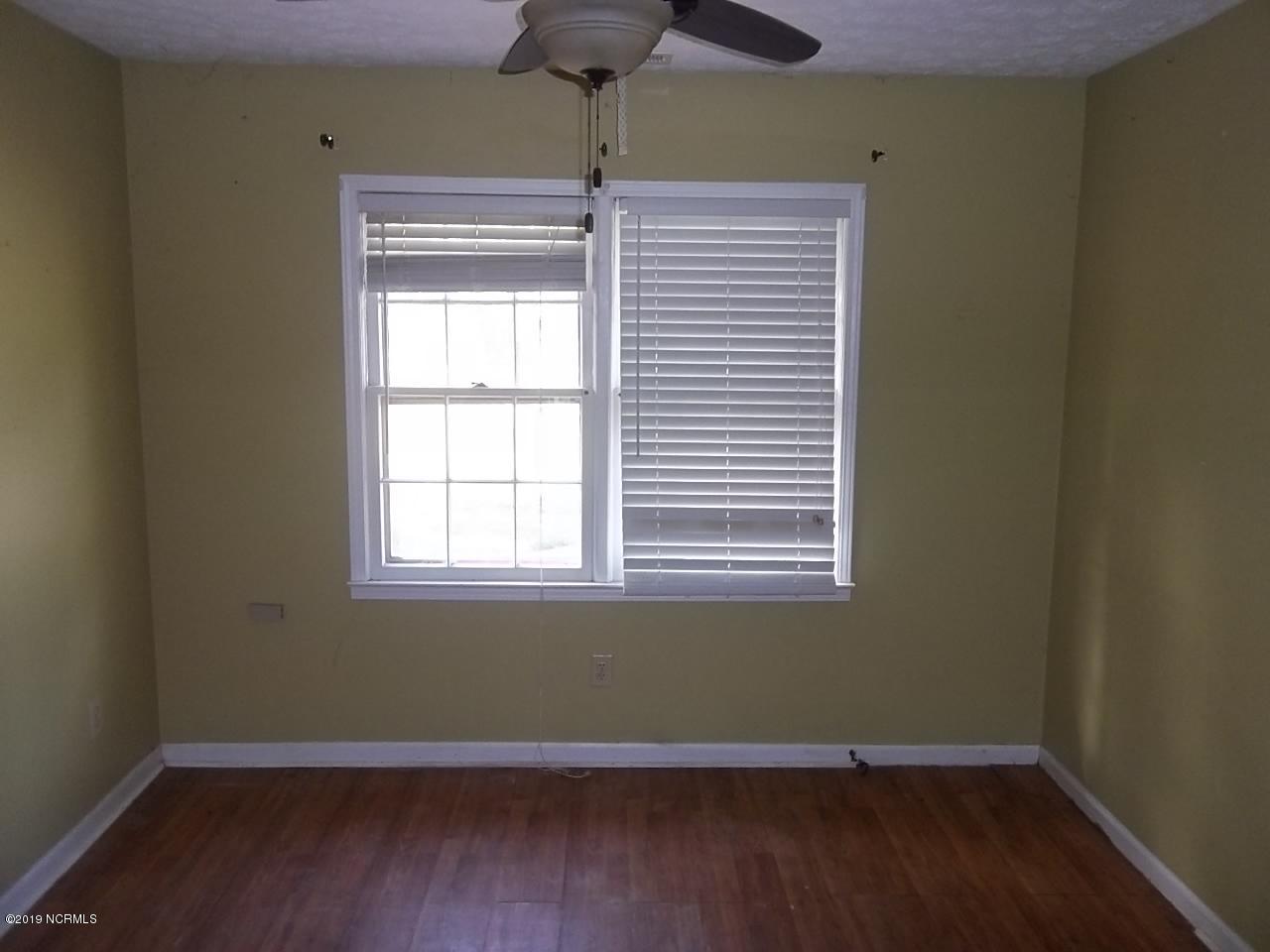 3702 Country Club Road Morehead City, NC 28557 - Photo 8 of 16 Dining Room