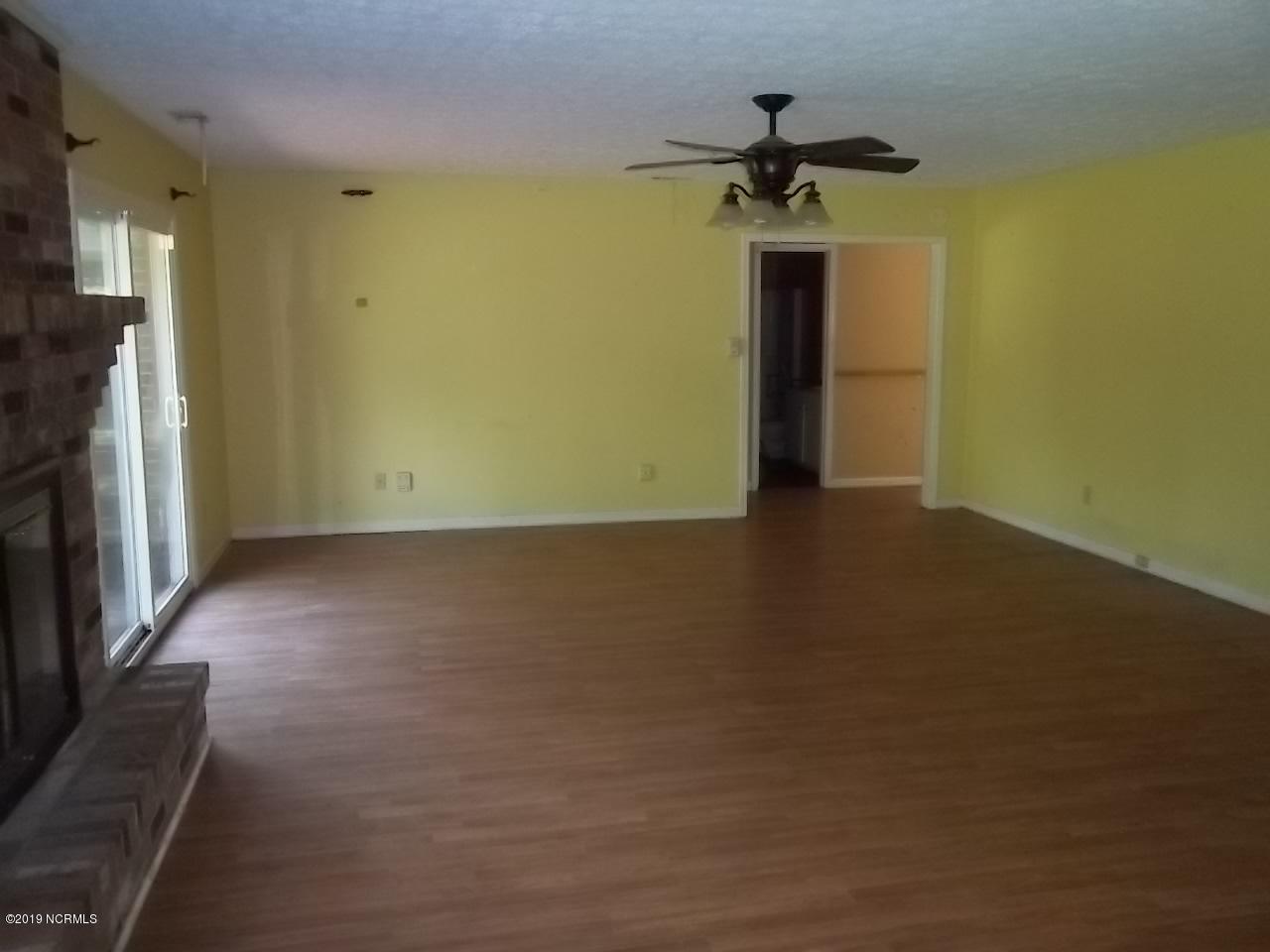 3702 Country Club Road Morehead City, NC 28557 - Photo 9 of 16 Bonus-Family Room