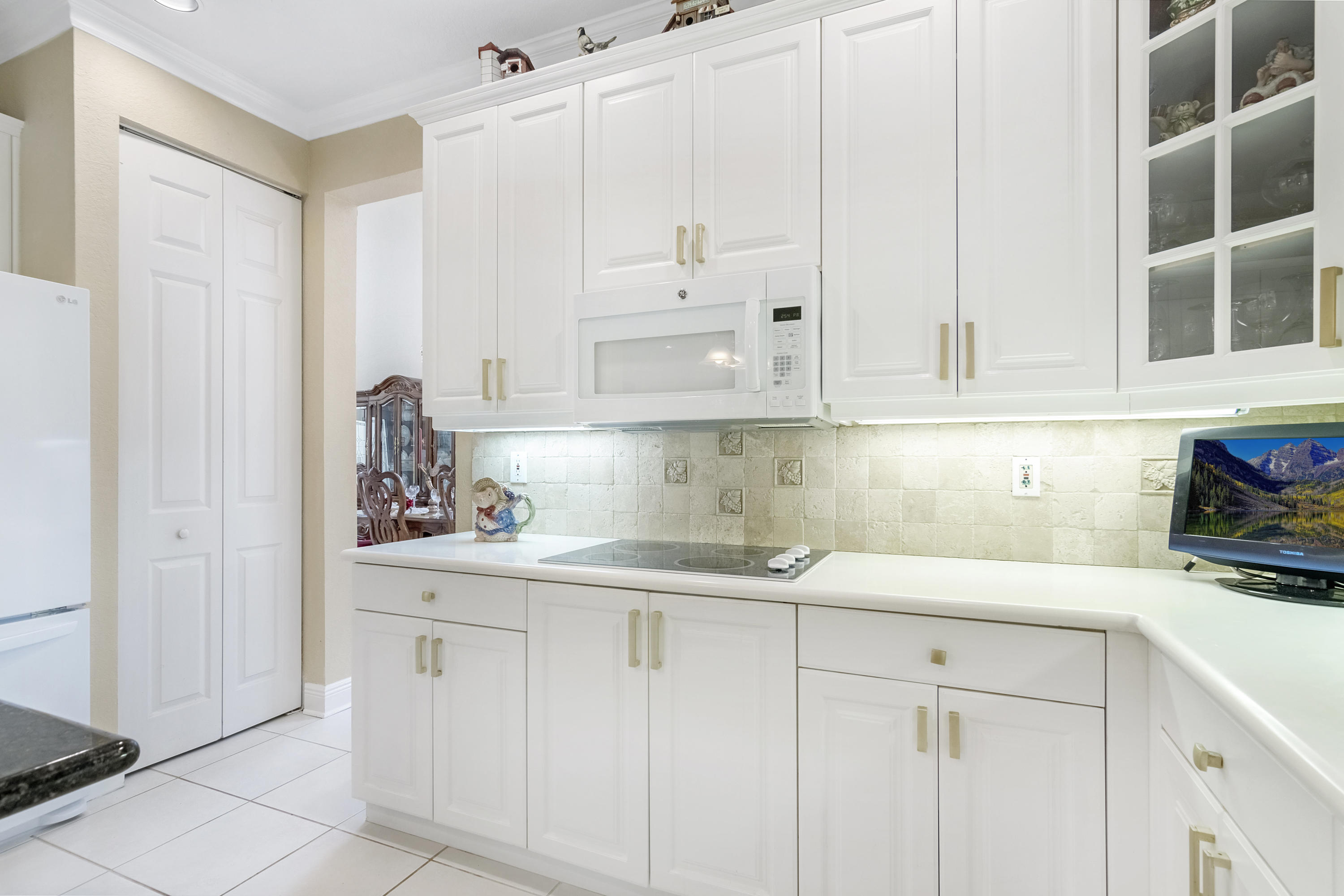 19434 Estuary Drive Boca Raton, FL 33498 - Photo 42 of 87 Tumblestone Backsplash