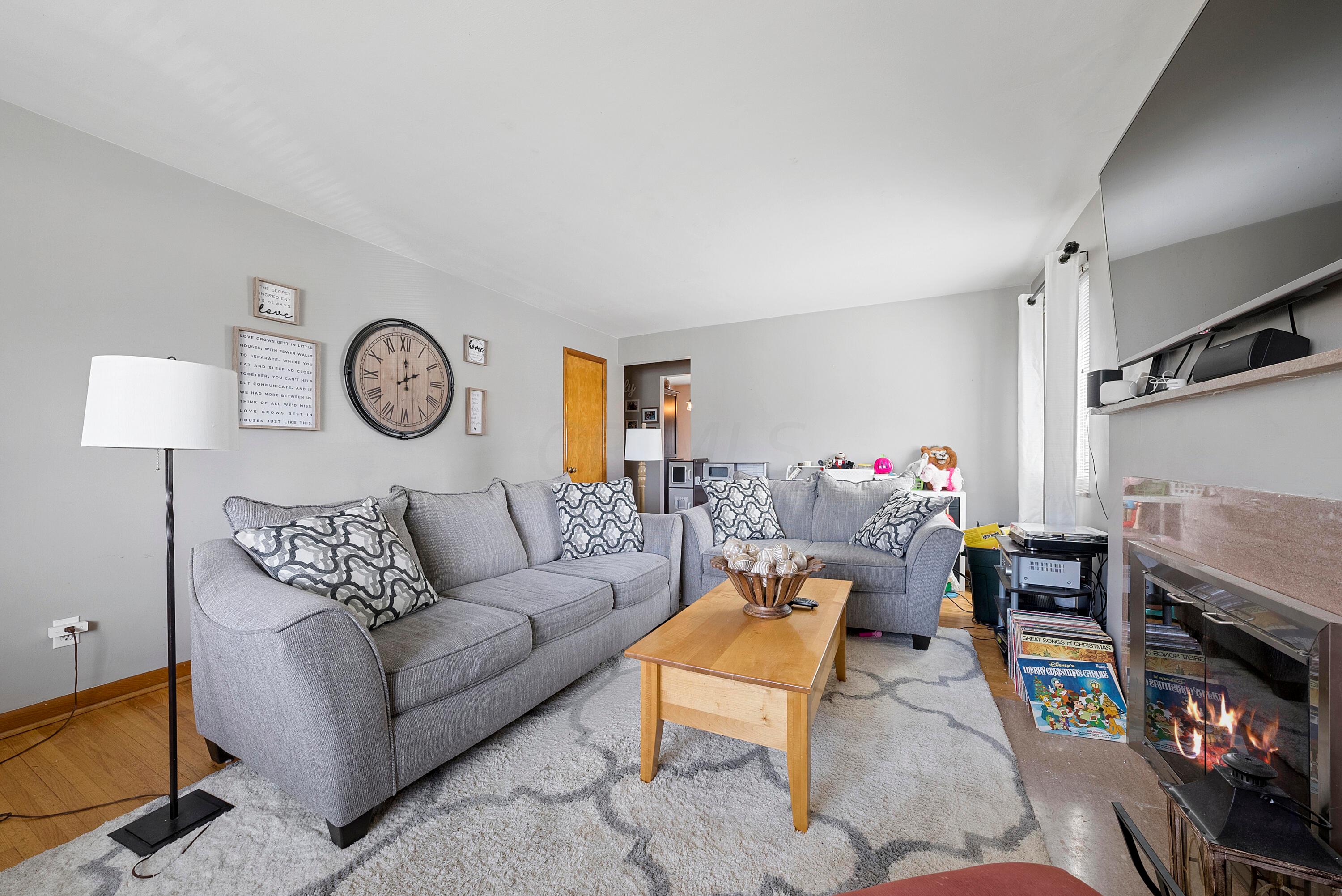 3210 Ainwick Road Columbus, OH 43221 - Photo 7 of 30 DSC04492