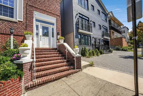 $2,675 | 304 Fulton Avenue, Unit 2, Jersey City, NJ 07305