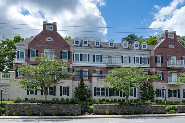 $699,000 | 235 Cambridge Street, Unit 202, Burlington, MA 01803