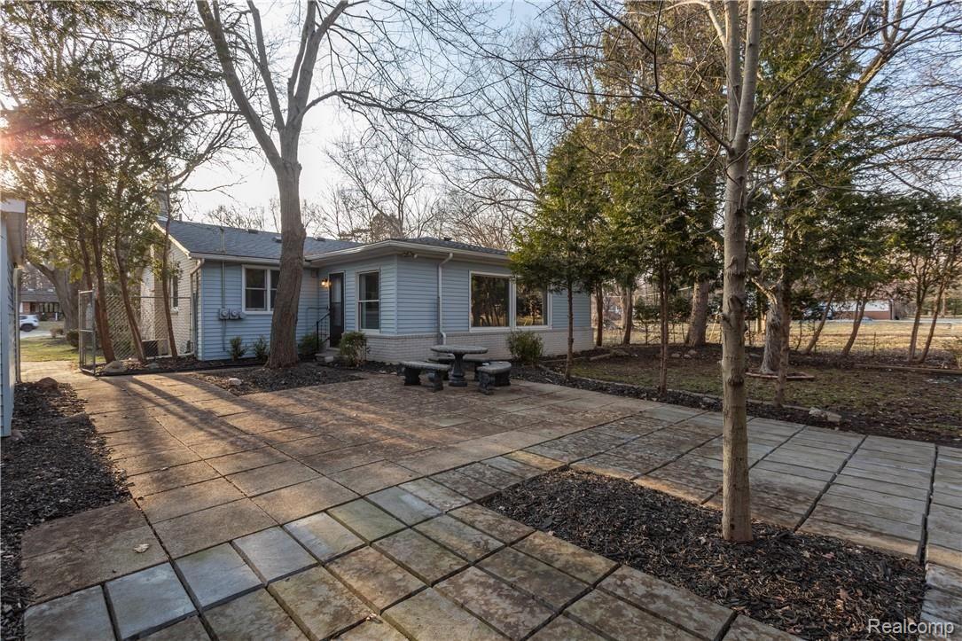 16986 Merriman Road Livonia, MI 48154 - Photo 30 of 32 244A6721.jpg