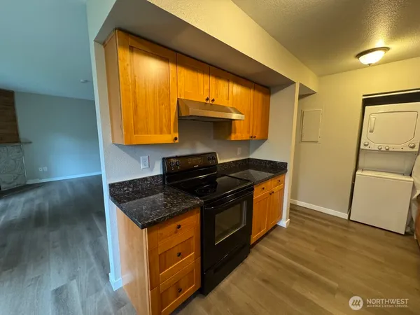 $2,045 | 7322 Northeast 142nd Place, Unit B, Kirkland, WA 98034