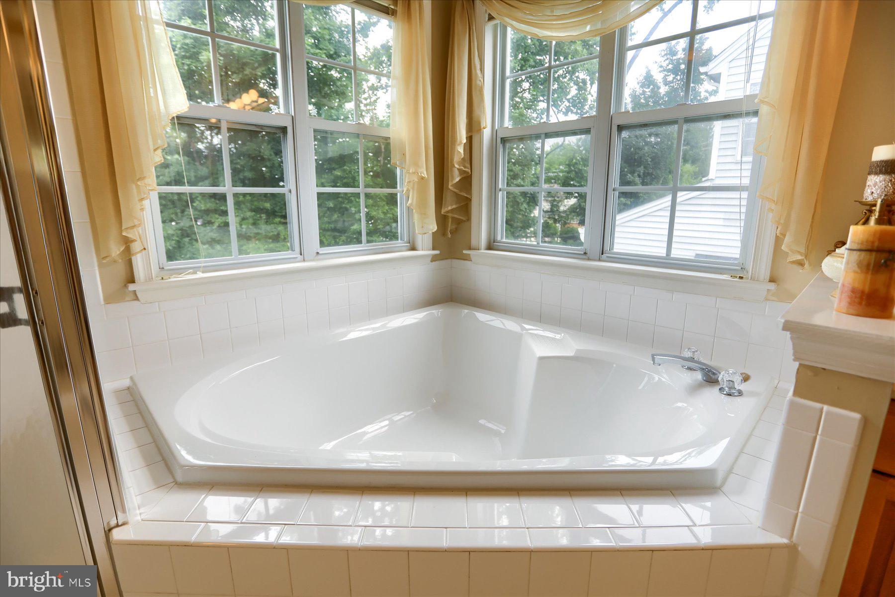 4003 Paige View Road Randallstown, MD 21133 - Photo 32 of 71 Primary Bathroom Soaking Tub
