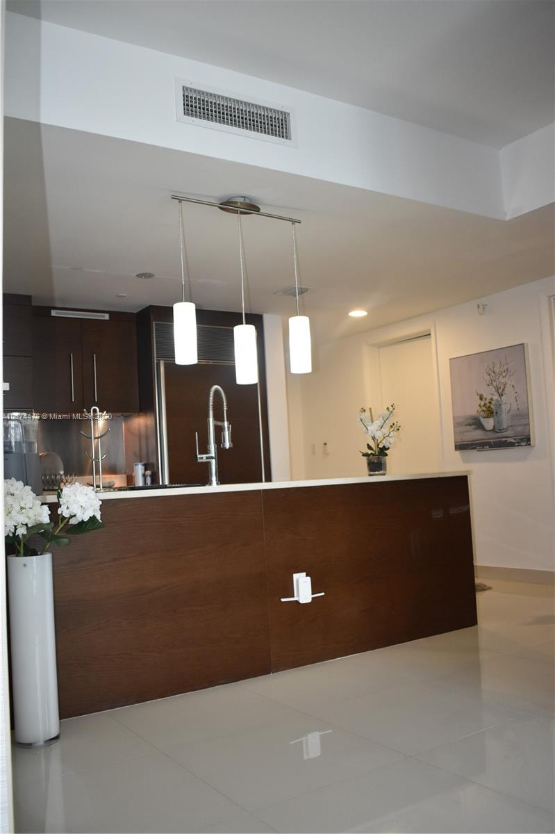 475 Brickell Avenue, Unit 4613 Miami, FL 33131 - Photo 18 of 32