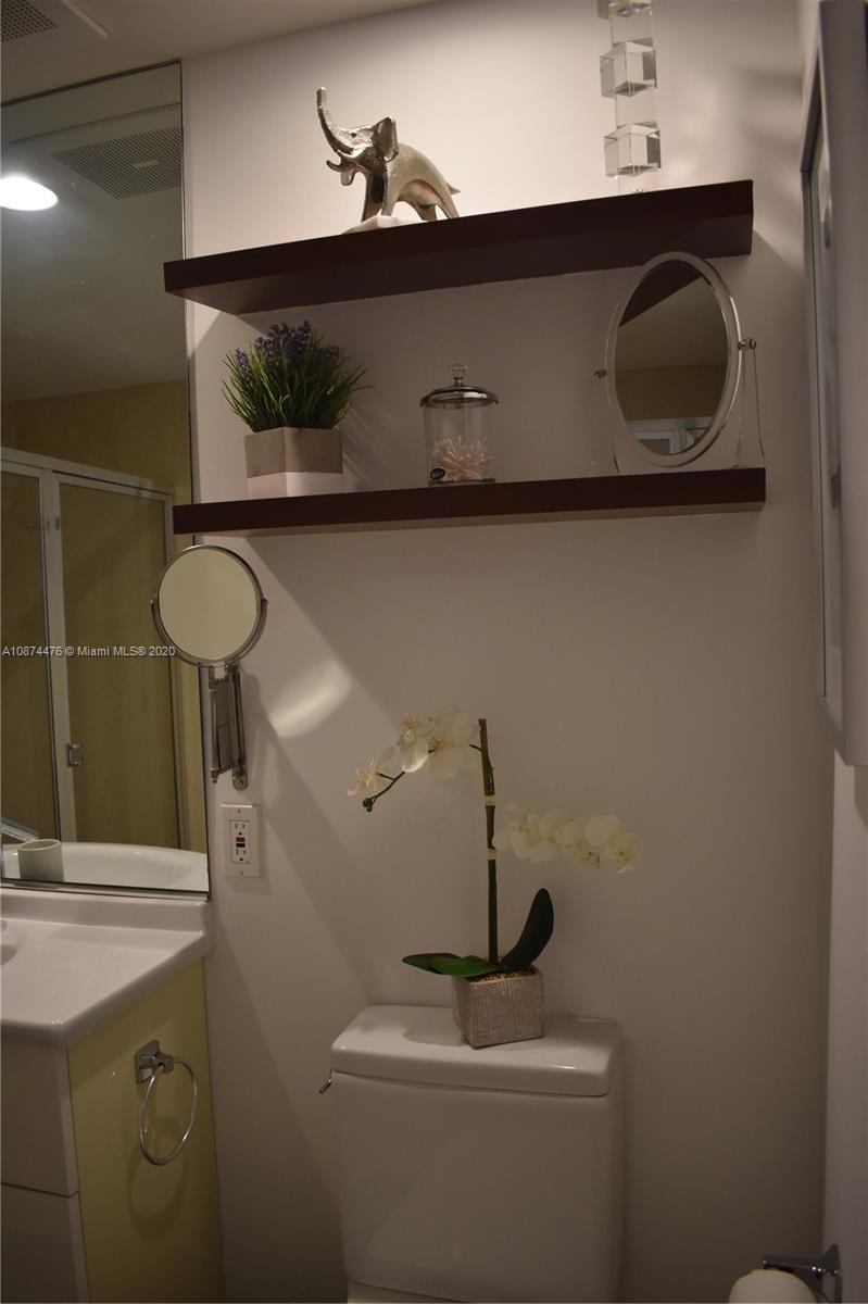 475 Brickell Avenue, Unit 4613 Miami, FL 33131 - Photo 20 of 32