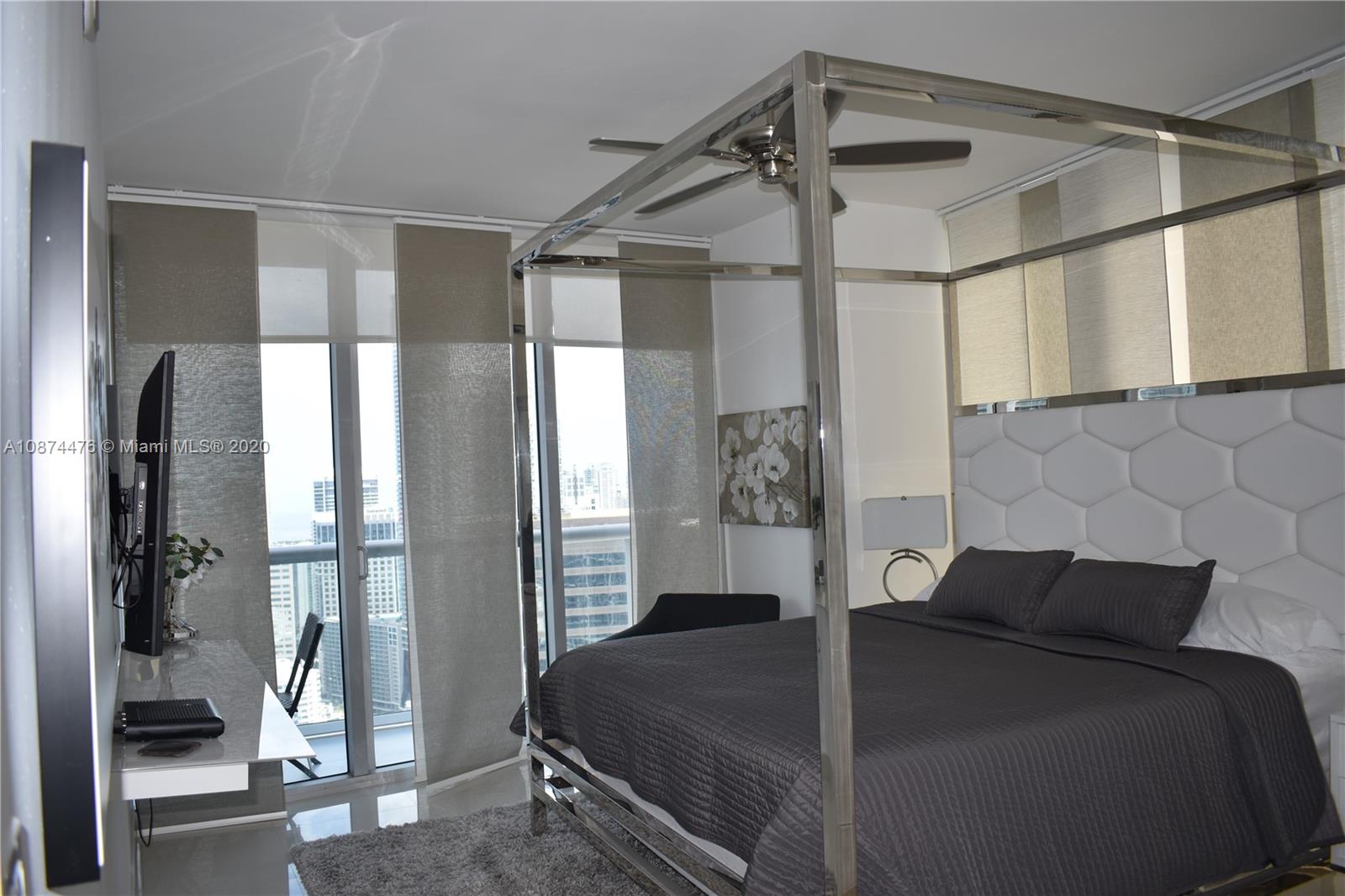 475 Brickell Avenue, Unit 4613 Miami, FL 33131 - Photo 24 of 32