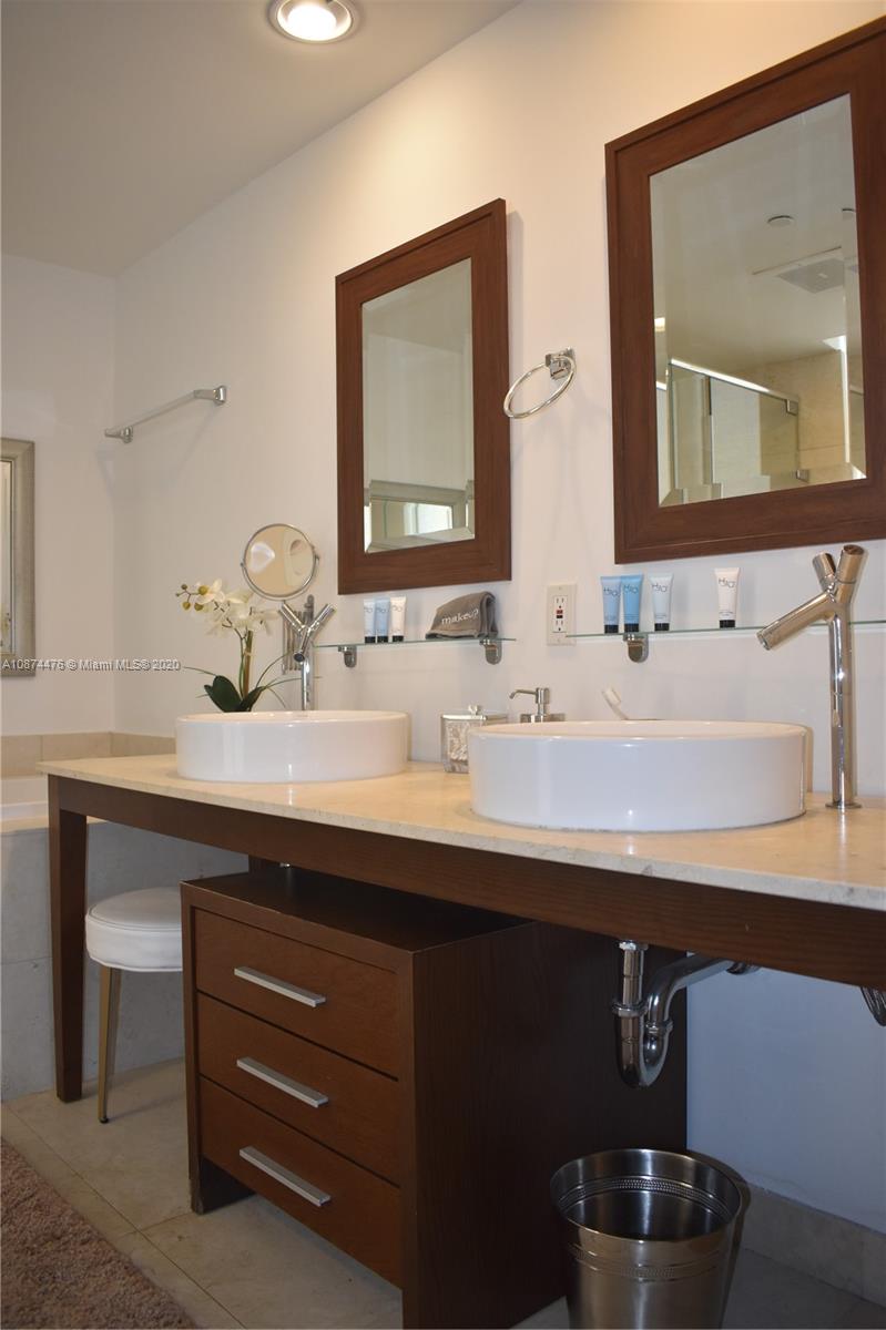 475 Brickell Avenue, Unit 4613 Miami, FL 33131 - Photo 25 of 32