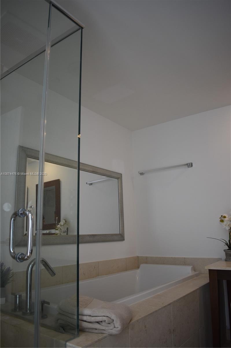 475 Brickell Avenue, Unit 4613 Miami, FL 33131 - Photo 27 of 32