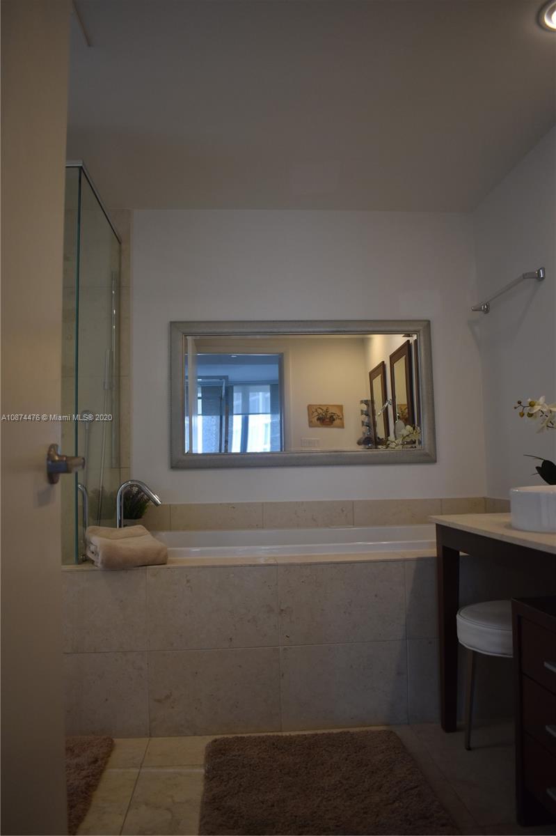 475 Brickell Avenue, Unit 4613 Miami, FL 33131 - Photo 28 of 32