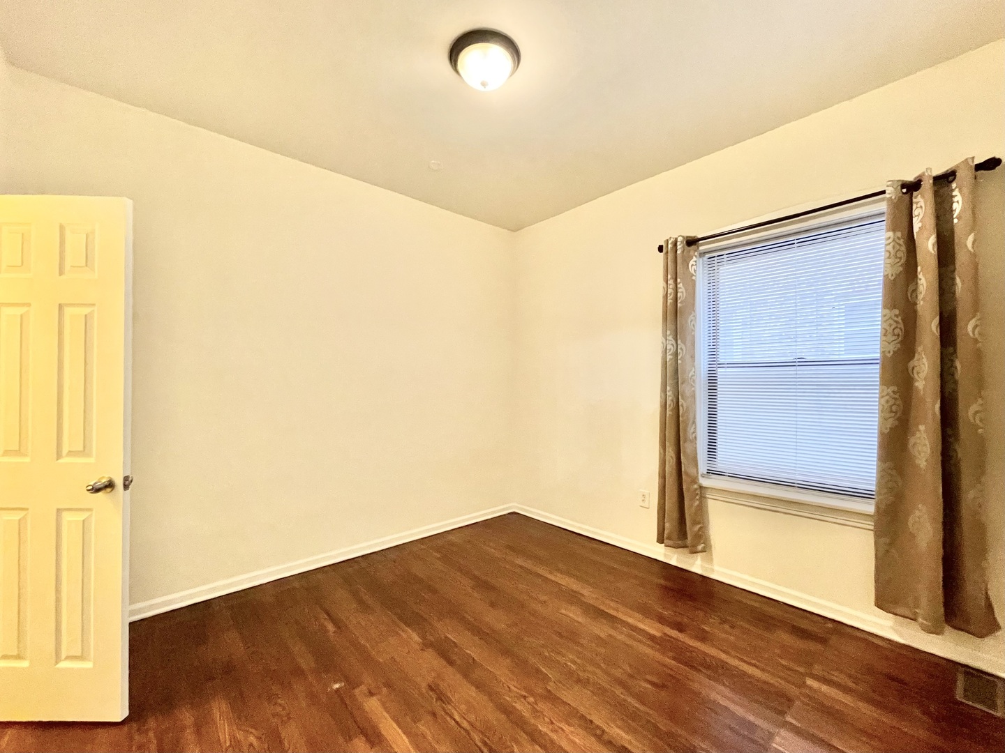 4349 North Spaulding Avenue, Unit 1 Chicago, IL 60618 - Photo 12 of 18 a view of empty room with wooden floor and fan