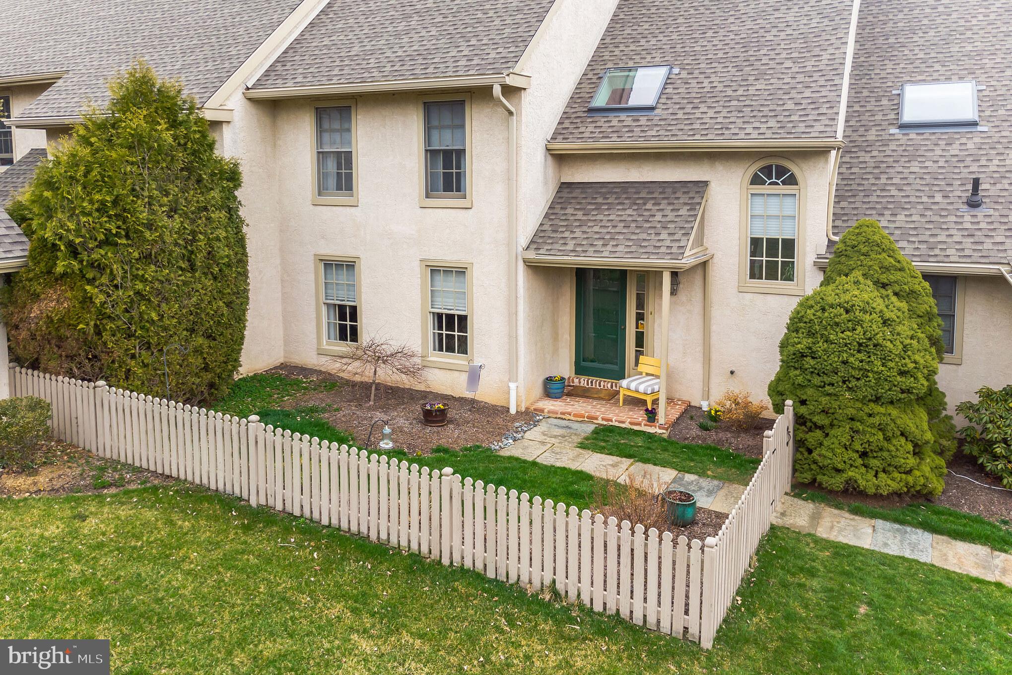 437 Waynesbrooke Road Berwyn, PA 19312 - Photo 5 of 40 Front Yard and Gardens