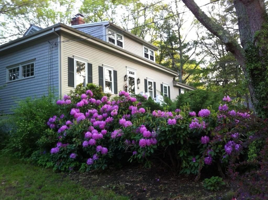 18 Zora Road Marion, MA 02738 - Photo 2 of 37 a view of a house that has a flower garden