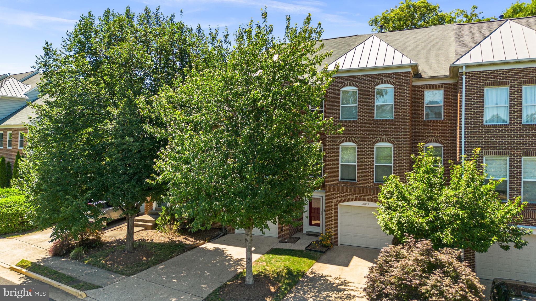 12087 Edgemere Circle Reston, VA 20190 - Photo 2 of 34