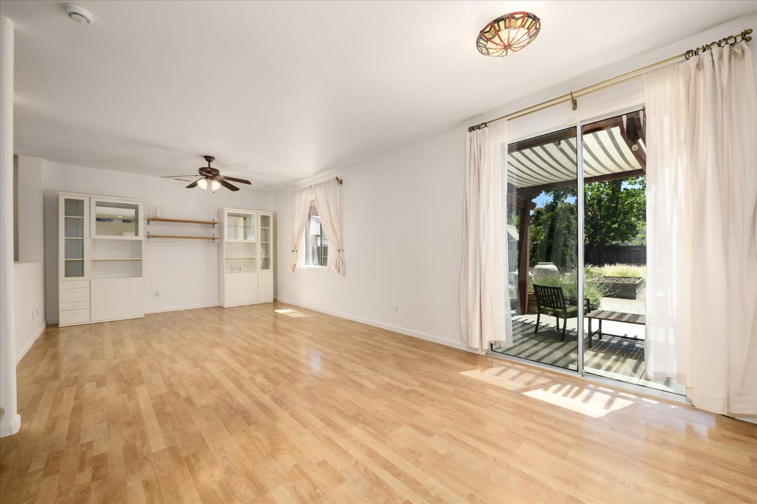 3167 San Nicolas Road West Sacramento, CA 95691 - Photo 7 of 37 Family room, dining room