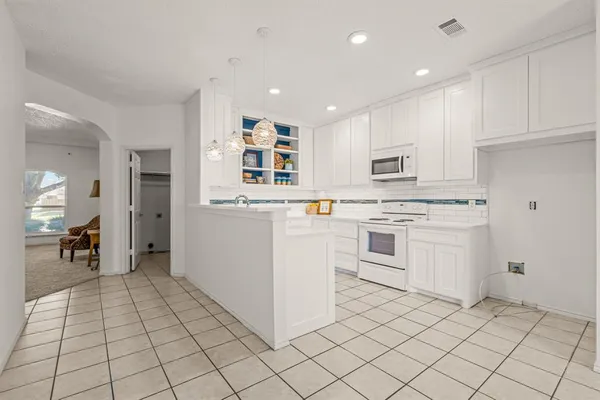 $305,000 | 105 Thoroughbred Drive, Krum, TX 76249