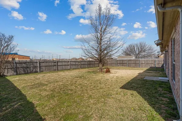 $305,000 | 105 Thoroughbred Drive, Krum, TX 76249